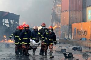 Aumentó a 49 la cifra muertos por explosión de un depósito en Bangladés