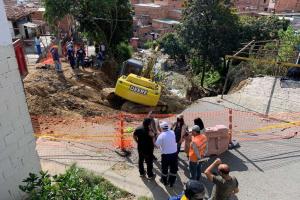 Cuatro barrios afectados deja emergencia generada por la quebrada La Madera, en Bello