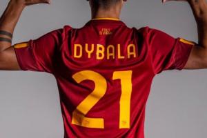 [VIDEO] Multitudinario recibimiento de los hinchas de Roma a Paulo Dybala 