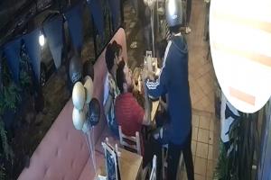 Roban a comensales en restaurante de Laureles 