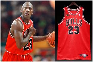 Récord: Una camiseta de Michael Jordan es subastada por más de 10 millones de dólares