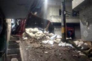 [Video] Una volqueta perdió el control, se volcó y se llevó varios cables de energía en Granada, Antioquia