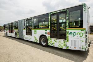 En los últimos días 105 taxis eléctricos llegaron a la ciudad.
