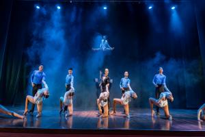 Con evento lleno de música y danza buscan apoyar a más de 600 menores y jóvenes bailarines en Medellín 