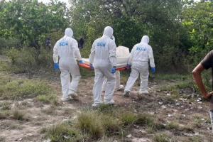 Cerca de uno de los cadáveres fueron halladas armas y municiones.