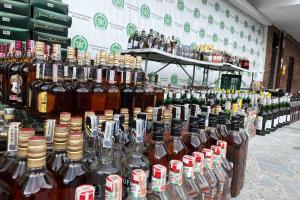 Policía incauta licor adulterado en Bogotá