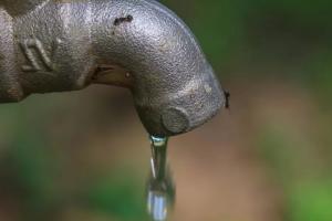 Combos de Medellín obligaban a familias a pagar 7 mil pesos por el servicio de agua