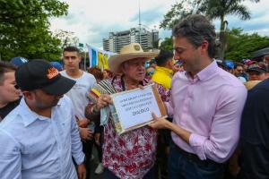 Alcalde Daniel Quintero se une a las marchas en Medellín