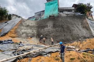 Obras en puntos críticos en Medellín