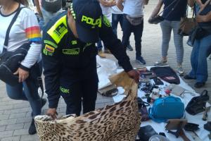 ¡Los pillan comercializando piel de Jaguar en el centro de Medellín!