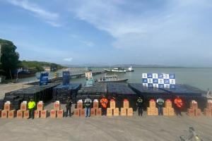Capturaron a ocho personas por transportar en una embarcación más de 28 millones de cigarrillos de contrabando en Urabá  