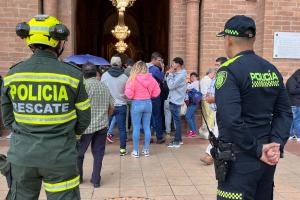 La Policía acompaña a los feligreses que se desplazan hacia Girardota Antioquia