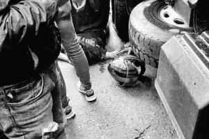 Accidente entre una volqueta y una moto dejó mujer gravemente herida