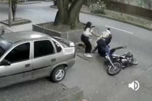 [Video] Fletero recibió paloterapia a manos de si víctima en Medellín