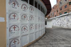 Reconocida lideresa social fue encañonada y amenazada en el cementerio de Barbosa Antioquia 