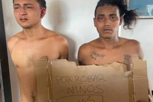 Corriendo y en pelota así castigaron a dos presuntos ladrones de celulares en Manrique 
