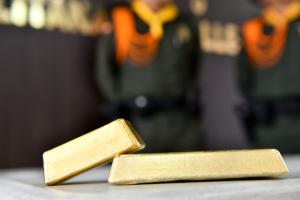 Dentro de un bus que llegó a la terminal de Medellín encontraron 2 lingotes de oro avaluados en más de $600 millones 
