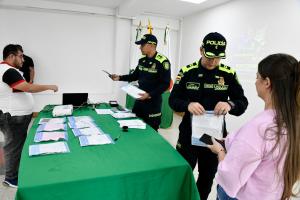En Manrique entregaron más de 60 celulares que habían sido robados 