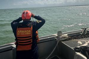 Armada busca a dos personas desaparecidas tras naufragio de embarcación en Chocó