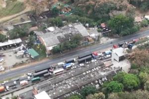 Trancón en la vía Medellín  la Costa 
