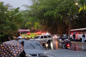 [Video] Fuerte lluvia desencadenó choque en El Poblado: Tres personas resultaron heridos