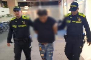 ¿Justicia por propia mano?: Lincharon a hombre por golpear a su pareja en pleno centro de Medellín: Acusado de abuso sexual 