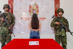 “Jennifer", señalada de terrorismo, se desvincula del ELN: 15 exguerrilleros dejan las armas en Antioquia 