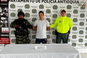 Tras las rejas alias “Diego”, temido sicario implicado en varios homicidios en Caucasia, una de sus víctimas, un menor de edad