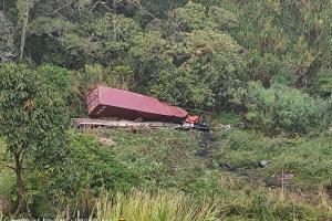 Identifican a conductor fallecido tras caer a abismo por microsueño en la autopista Medellín-Bogotá 