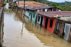 Lluvias en Zaragoza dejan 2 mil viviendas inundadas 