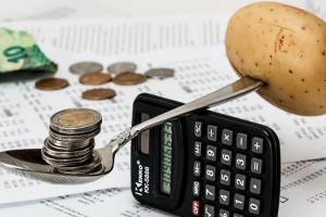 Economistas en Antioquia aseguran que la baja que registra la inflación en el país servirá para que el Banco de la Republica acelere la decisión de disminuir la tasa de interés.