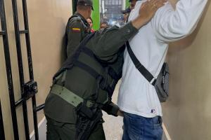 [FOTOS] Operativo en el centro de Medellín: 18 comparendos y 15 armas blancas incautadas