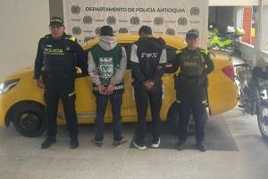 Tras intensa persecución en Rionegro las autoridades recuperaron un taxi robado