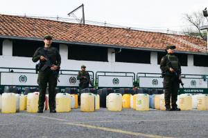 Vendían gasolina robada al menudeo en los barrios populares de Medellín: 700 galones de combustible incautados 