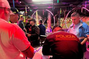 Operativo sorpresa en el Parque Lleras de Medellín 