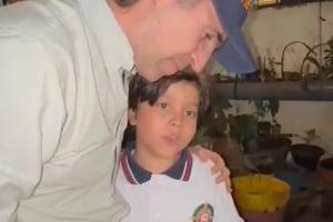 Solidaridad de niño en Medellín 