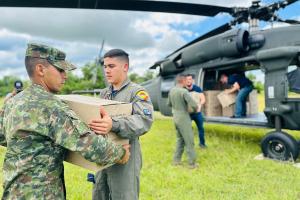 Fuerza Aérea trasladó ayudas humanitarias al Urabá antioqueño 