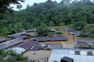 Defensoría del Pueblo pide habilitar un corredor humanitario para atender a las comunidades afectadas por las lluvias en los sectores donde el ELN realiza el bloqueo armado en Chocó.  