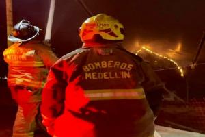 Durante la noche de velitas se presentaron nueve incendios en Medellín, cuatro fueron ocasionados por la quema de pólvora