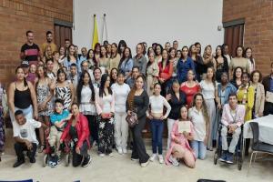 590 personas con discapacidad de Medellín recibieron apoyo económico y planes de emprendimiento para desarrollar sus proyectos