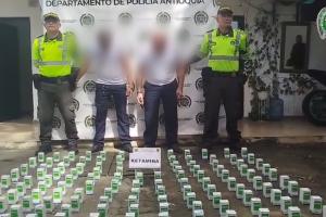 Agentes descubrieron una caleta en los ductos de ventilación de un bus con 150 frascos de ketamina en Antioquia