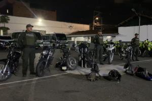 Desmantelaron escondite de motos robadas por ‘haladores’ en una vivienda de Manrique: 8 vehículos recuperados 