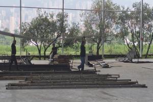 Comenzó el desmonte de la megacarpa para eventos en el Juan Pablo II que instaló un contratista de la administración de Daniel Quintero.