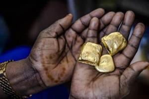 Condenaron a 15 por blanquear 2,3 billones de pesos mediante comercio ilegal de oro en Medellín 