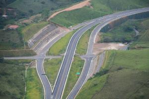 Gobernador de Antioquia anunció la puesta en funcionamiento de 34,8 kilómetros de calzada sencilla en la Autopista Río Magdalena