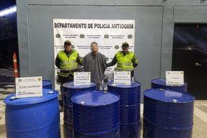 Incautaron precursores químicos para la producción de drogas en Antioquia: Iban encaletados en un camión 