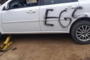Clan del Golfo estaría aterrorizando a conductores por extorsiones en la ruta Segovia-Medellín: Pintaron siglas y dispararon a un vehículo