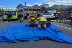 Una persona fallecida y cuatro heridos, dejó accidente de tránsito en la autopista Medellín - Bogotá.
