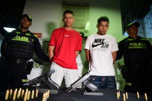 Capturados dos hombres en Medellín por secuestrar a un taxista y portar armas de fuego 