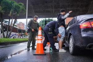 Redada en Envigado dejó cinco detenidos y 11 armas blancas incautadas 